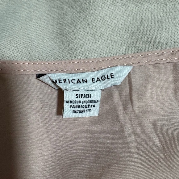 American Eagle Pink Butterfly Short‎ Sleeve Shirt Top with V-neckline Size Small - Picture 7 of 12